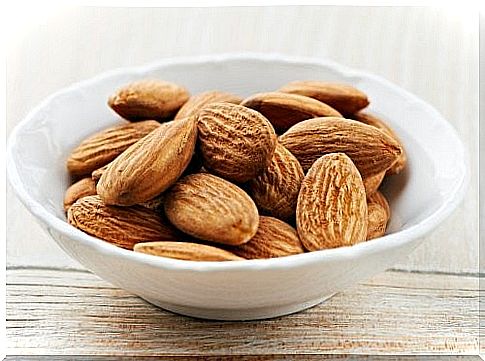 almonds help fight anxiety