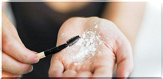 use of talc for eyelashes