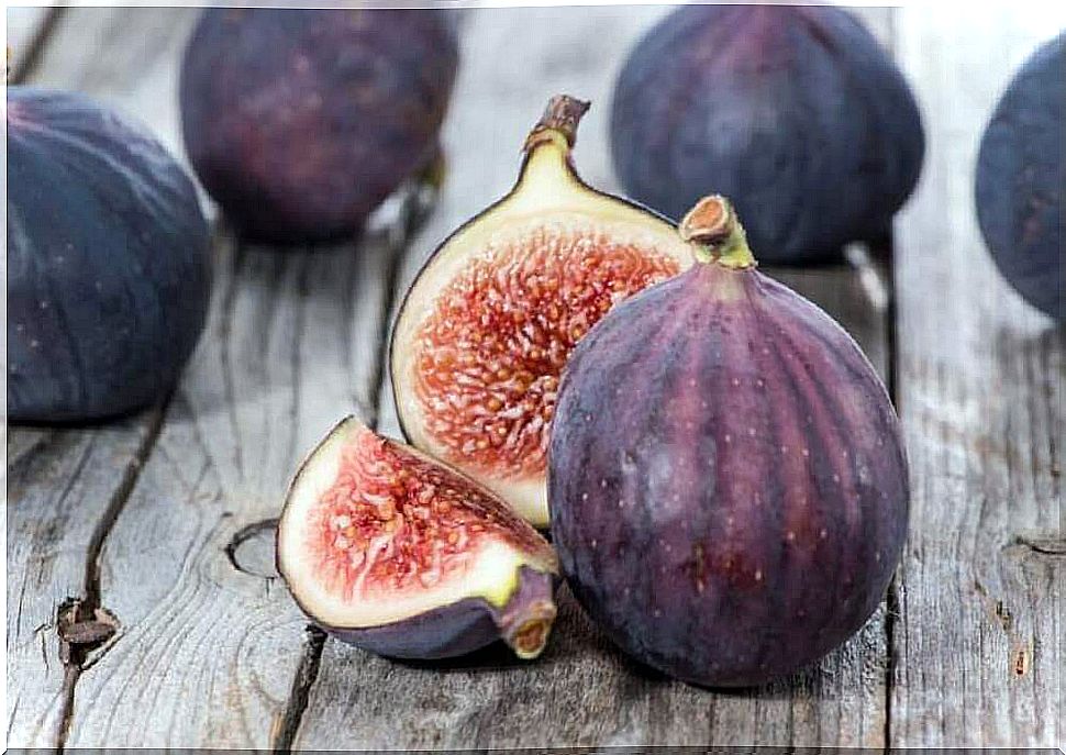 Figs on a table.