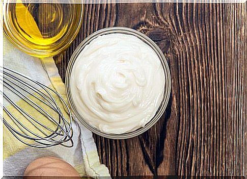 products not to be applied to the skin of the face: mayonnaise