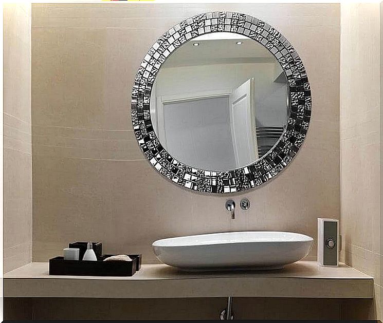 decor ideas: mirrors in the bathroom