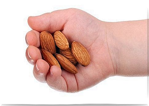 handful of almonds