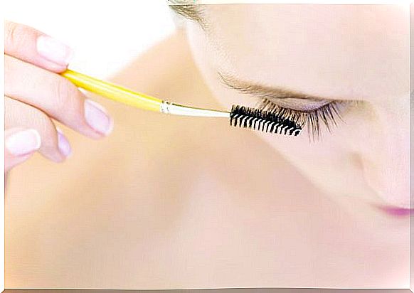 The eyelash brush.