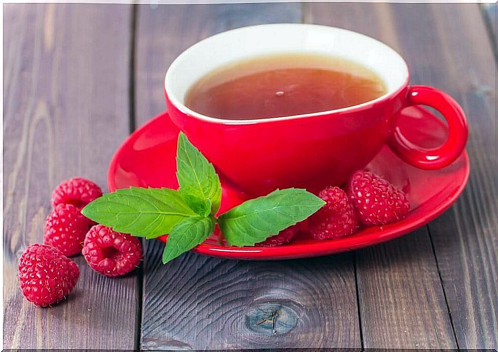 infusion of raspberry leaves to control heavy periods