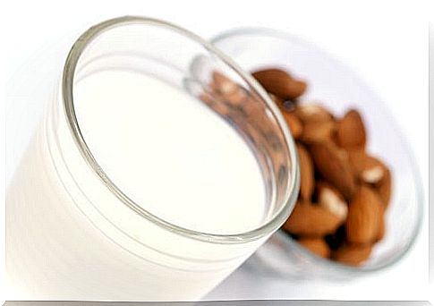 Almond milk helps treat gastric reflux.