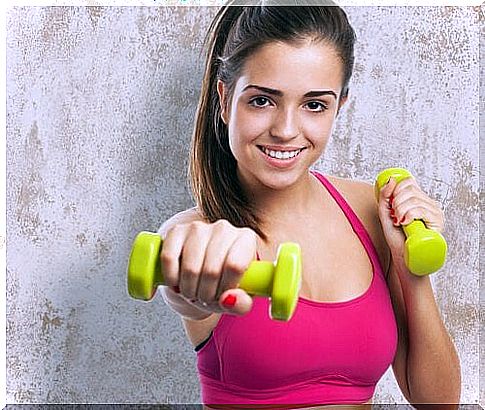 woman with dumbbells in hands to eliminate fat