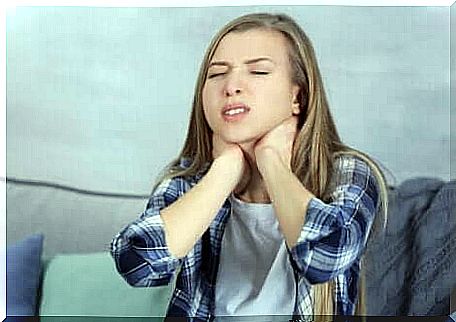 A woman who has a sore throat from viral pharyngitis.