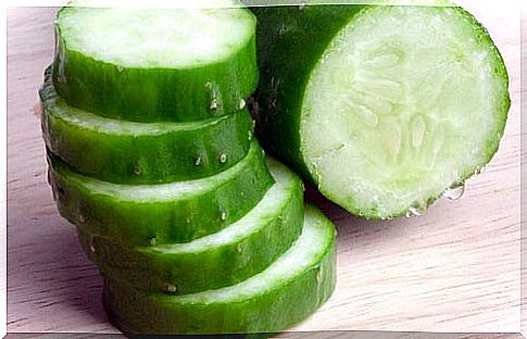 cucumber mask to remove spots on the face