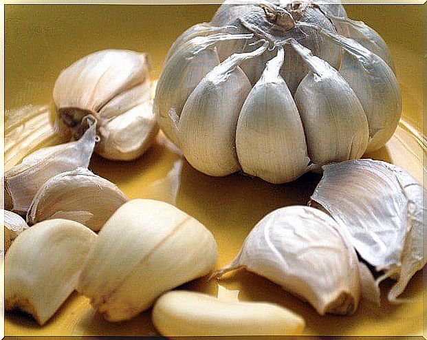 garlic is one of the 12 best foods to unclog arteries 