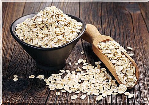 Oats are available in flakes.